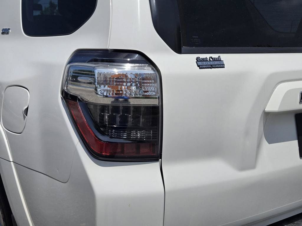 Used 2018 Toyota 4Runner SR5 AWD/4WD image 9