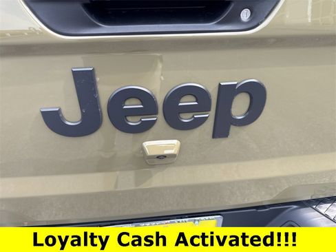 New 2025 Jeep Gladiator Sport image 24