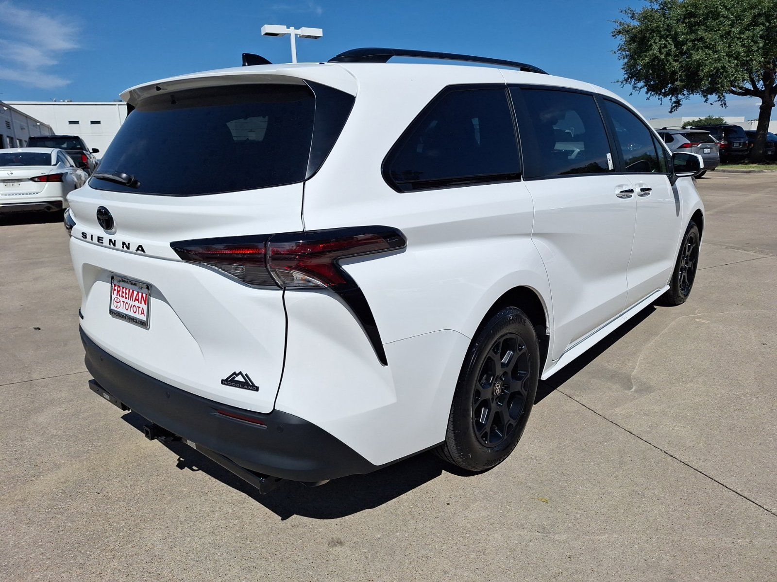 Used 2026 Toyota Sienna XLE Woodland Edition AWD/4WD image 6
