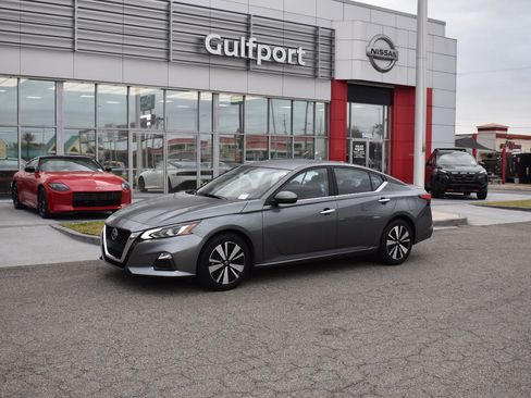 Used 2022 Nissan Altima 2.5 SV FWD image 2
