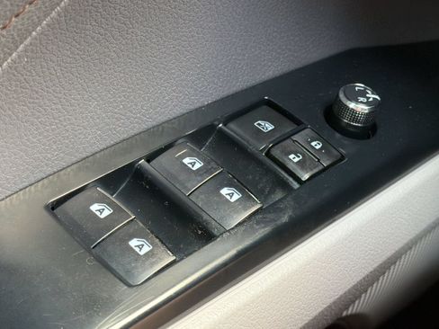 Used 2018 Toyota Camry XLE FWD image 30