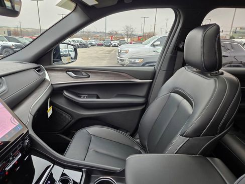 New 2025 Jeep Grand Cherokee Limited image 24