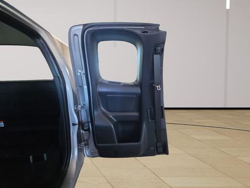 Used 2018 Toyota Tacoma SR RWD image 22