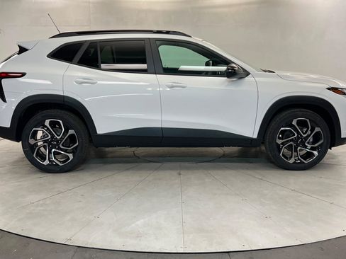 New 2026 Chevrolet Trax RS w/ Sunroof Package FWD image 7