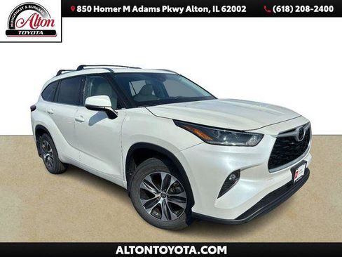 Certified 2021 Toyota Highlander XLE AWD/4WD image 1