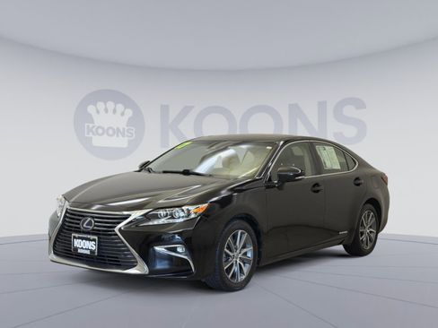 Used 2017 Lexus ES 300h w/ Luxury Package FWD image 1