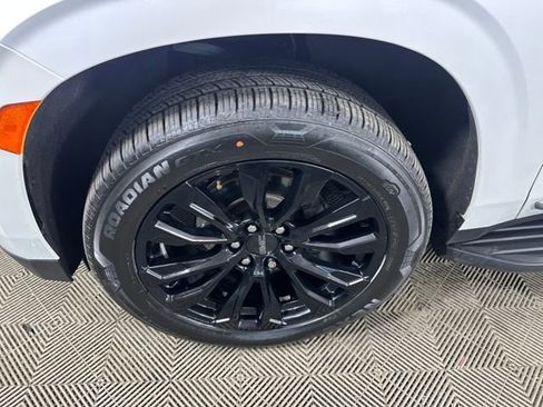 Used 2022 GMC Yukon XL Denali w/ Advanced Technology Package image 10