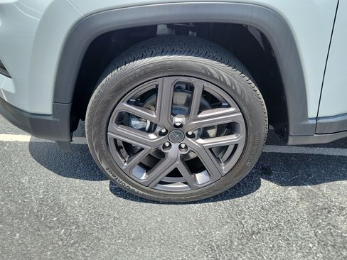Used 2026 Jeep Compass Latitude AWD/4WD image 5