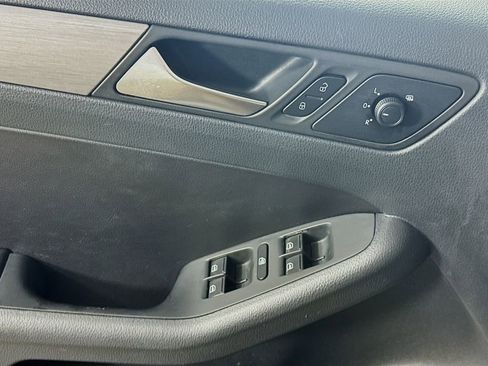 Used 2016 Volkswagen Jetta Sport image 21
