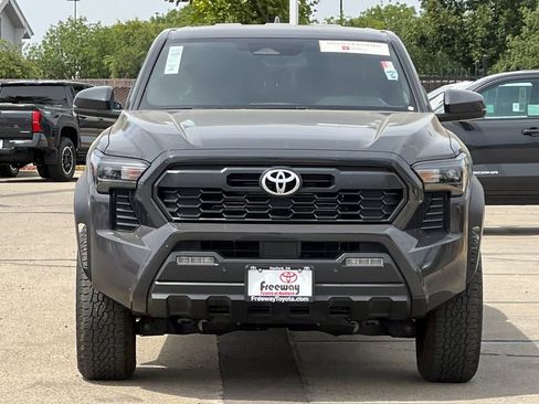 Certified 2024 Toyota Tacoma TRD Off-Road w/ TRD Off Road Upgrade Package AWD/4WD image 10