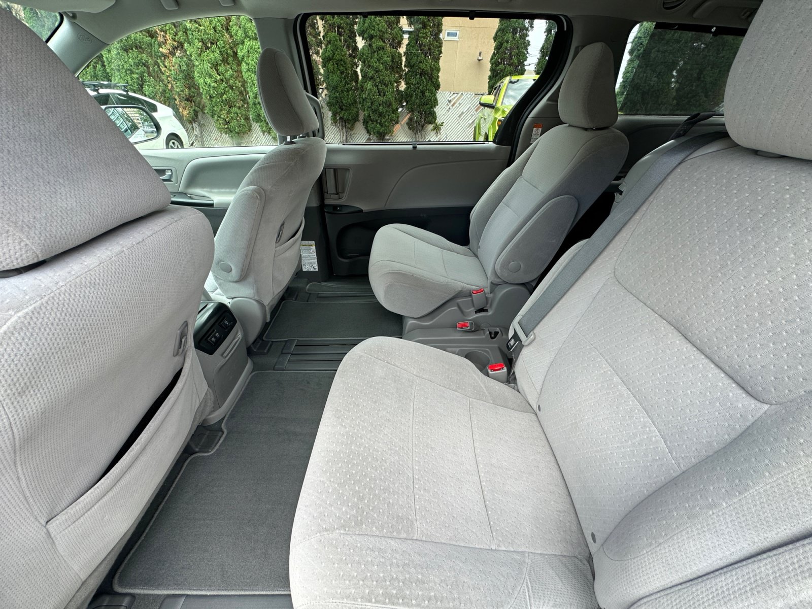 Used 2020 Toyota Sienna LE FWD image 14