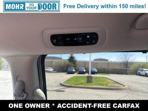 Used 2023 Chrysler Pacifica Touring-L image 32