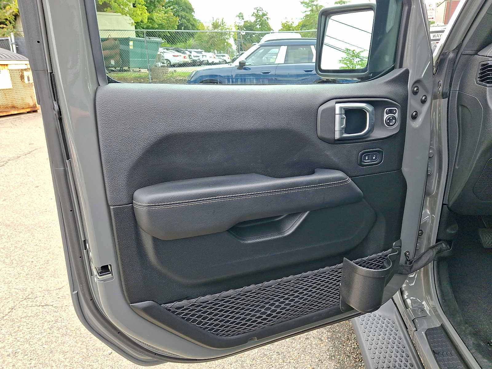 Used 2020 Jeep Wrangler Unlimited Sahara AWD/4WD image 12