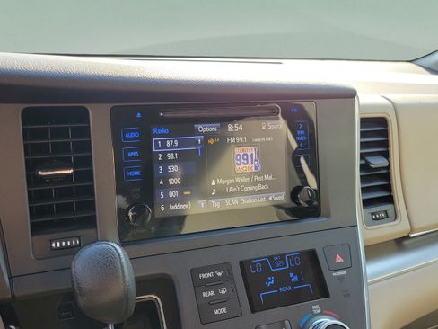 Used 2017 Toyota Sienna LE FWD image 14