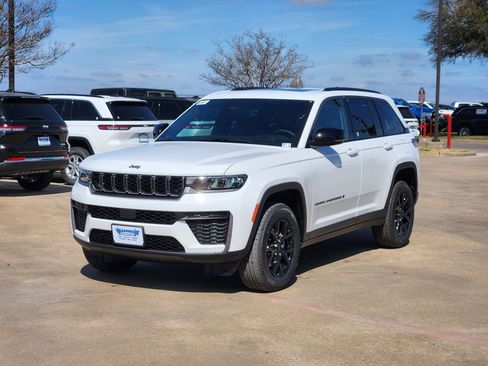 New 2026 Jeep Grand Cherokee Altitude image 2