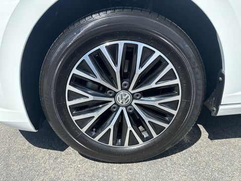 Used 2020 Volkswagen Jetta SE w/ SE Cold Weather Package FWD image 9