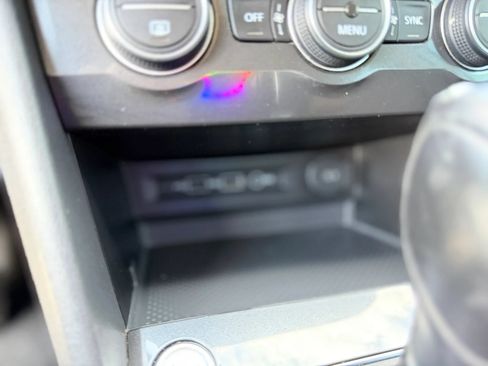 Used 2019 Volkswagen Tiguan SE FWD image 37