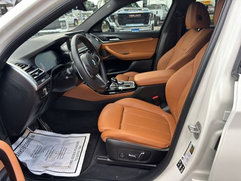 Used 2025 BMW X4 xDrive30i w/ Premium Package image 12