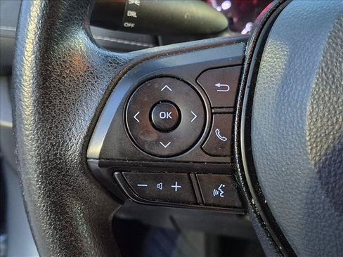 Used 2021 Toyota RAV4 LE FWD image 16