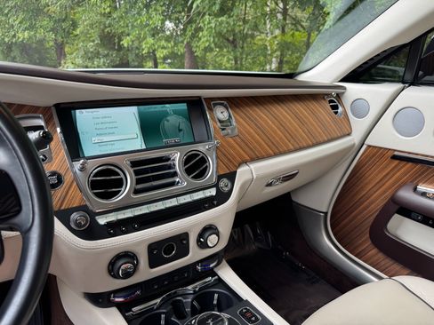 Used 2017 Rolls-Royce Wraith RWD image 42