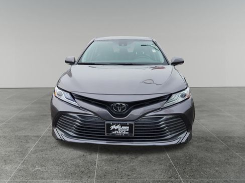 Used 2019 Toyota Camry XLE image 2