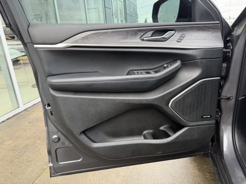 Used 2025 Jeep Grand Cherokee Limited 4xe w/ MOPAR Finishing Package image 11