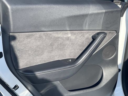 Used 2022 Tesla Model Y Performance image 24