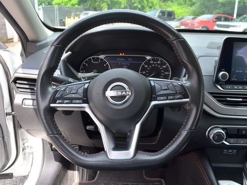Used 2024 Nissan Altima 2.5 SR FWD image 19