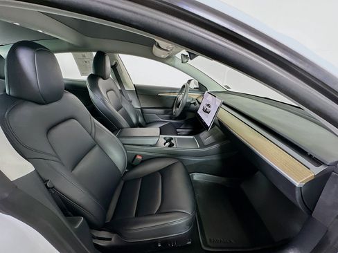 Used 2023 Tesla Model 3 Standard Range image 33