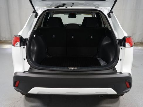 Certified 2024 Toyota Corolla Cross LE image 33