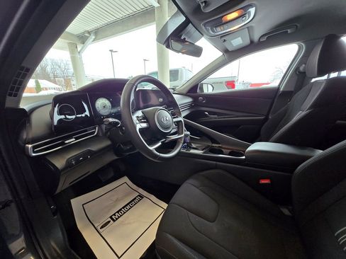 Used 2023 Hyundai Elantra SEL w/ Convenience Package image 10