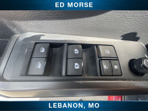 Used 2022 Toyota Tacoma TRD Off-Road AWD/4WD image 21