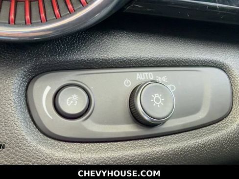 Used 2025 Chevrolet Trax RS w/ Driver Confidence Package FWD image 31
