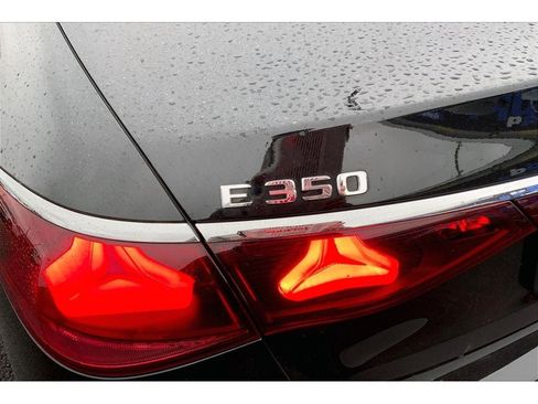 Used 2025 Mercedes-Benz E 350 4MATIC Sedan image 9