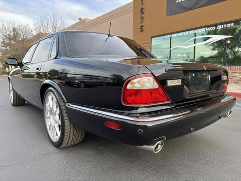 Used 2002 Jaguar XJ8 image 21