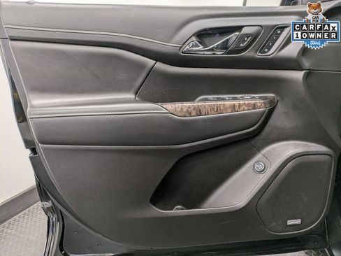 Used 2023 GMC Acadia Denali w/ Denali Ultimate Package AWD/4WD image 8