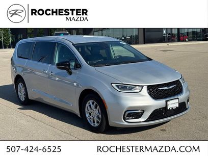 Used 2024 Chrysler Pacifica Touring-L