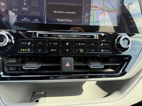 Used 2022 Toyota Highlander Platinum image 11