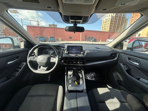 Certified 2025 Nissan Rogue SV FWD image 16