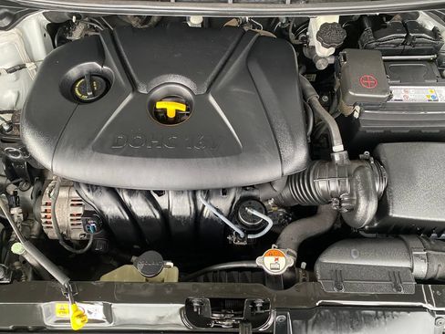 Used 2016 Hyundai Elantra SE w/ Option Group 02 FWD image 11