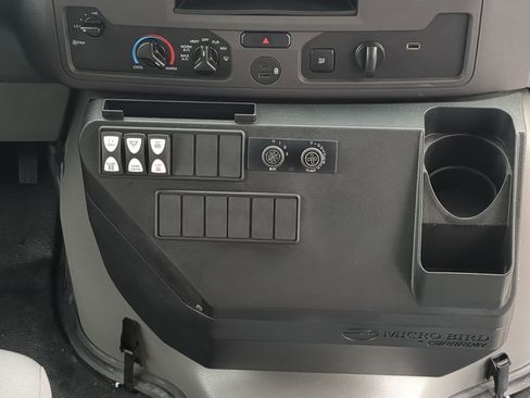 Used 2024 Ford E-350 and Econoline 350 Super Duty image 17