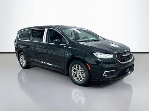 New 2026 Chrysler Pacifica Select image 3