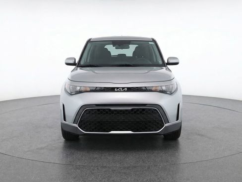 Used 2025 Kia Soul LX w/ LX Technology Package FWD image 2