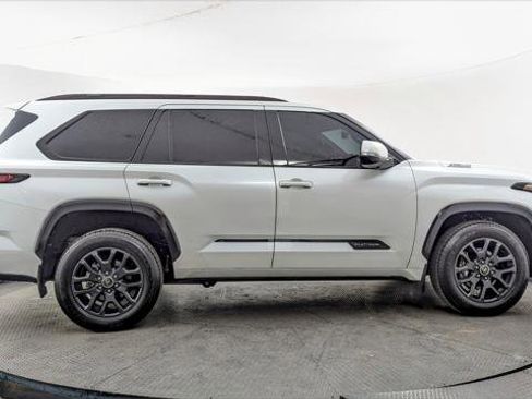 Used 2023 Toyota Sequoia Platinum image 10