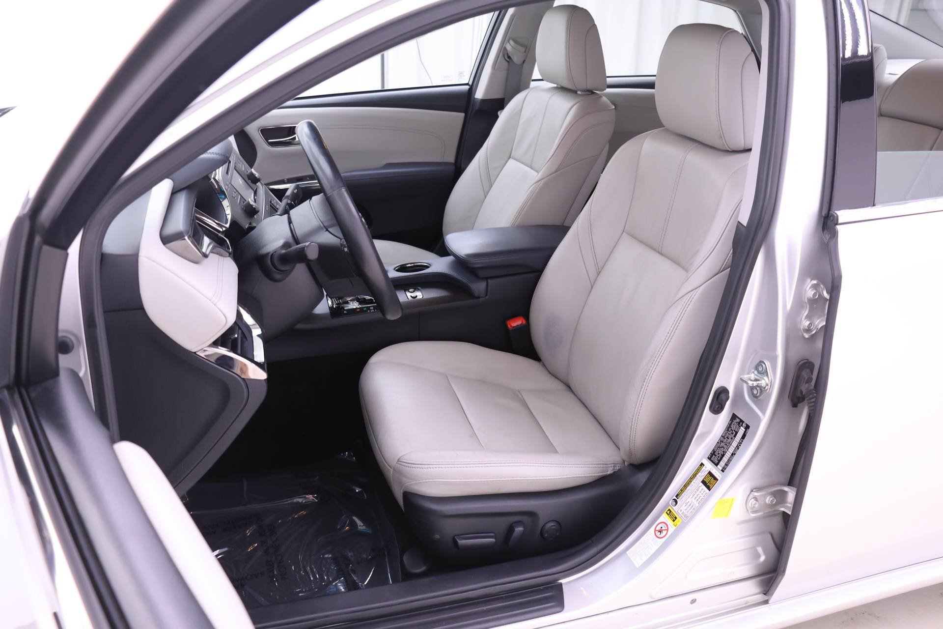 Used 2014 Toyota Avalon XLE FWD image 4