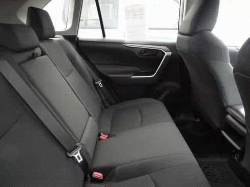Used 2020 Toyota RAV4 LE image 10