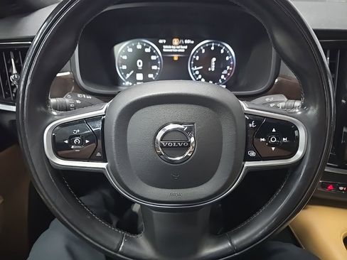 Used 2019 Volvo S90 T6 Momentum image 19