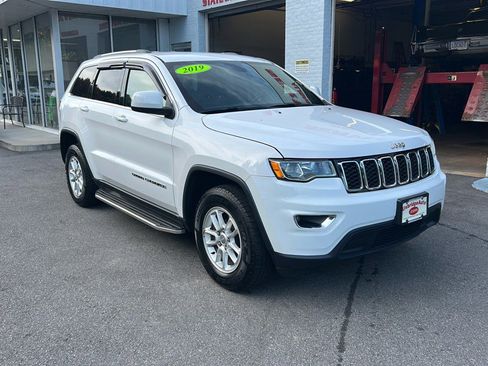 Used 2019 Jeep Grand Cherokee Laredo image 2