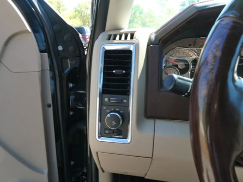 Used 2018 RAM 1500 Laramie Longhorn w/ Longhorn Southfork Package image 18