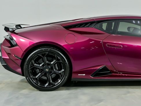 Used 2023 Lamborghini Huracan Tecnica image 13